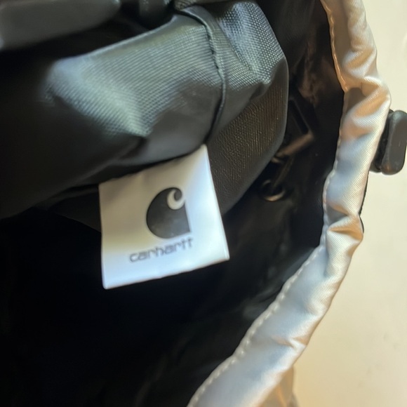 - Carhartt bucket bag crossbody. Off white New Great to use as camera bag - Picture 4 of 5